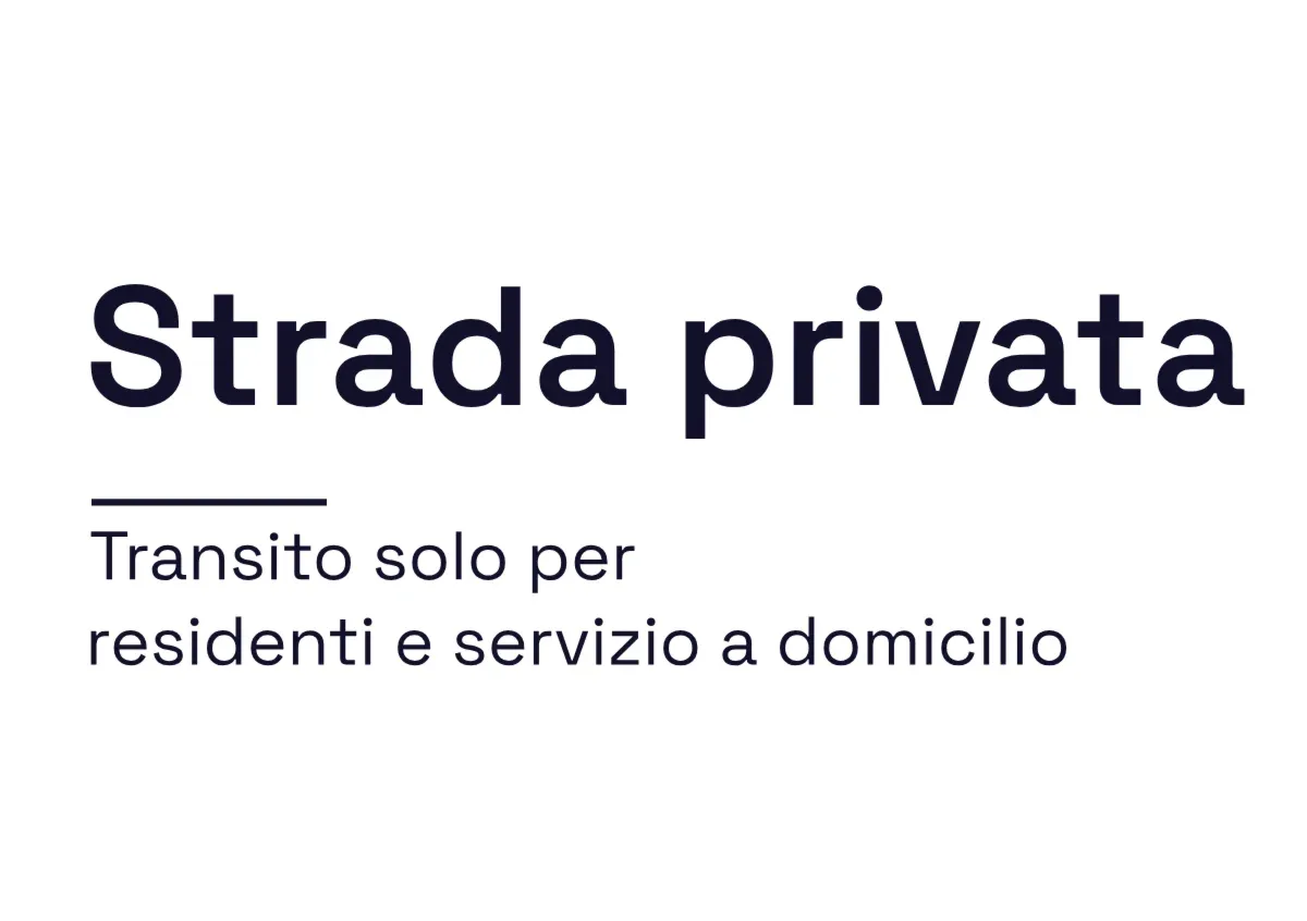 Cartello informativo «Strada privata, servizio a domicilio permesso»
